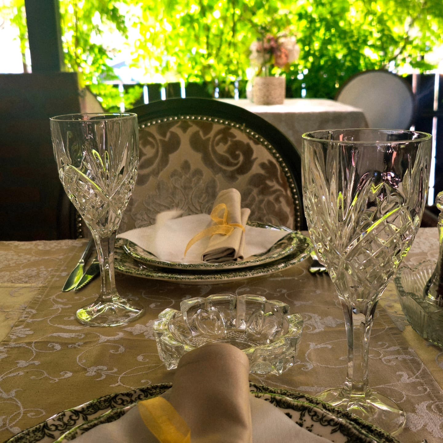Letnja bašta u zelenilu